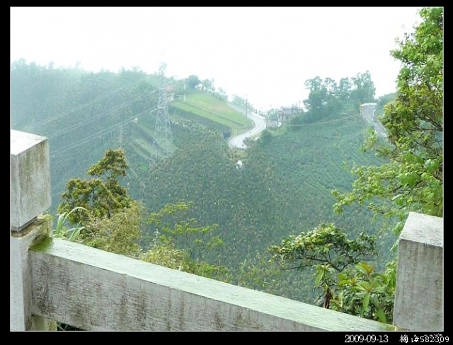 [分享]2009/9/13 梅山36彎 (黑白拍)