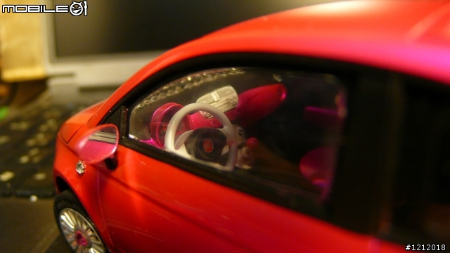 女王一同完成之 New Fiat 500 Barbie custom亮晶晶版