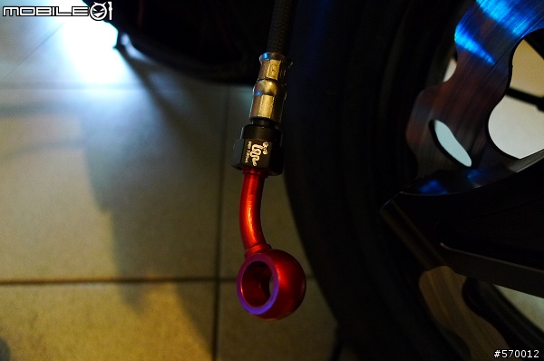 制動--神兵利器--Brembo一體成形輻射卡鉗+FREN TUBO 碳纖維油管