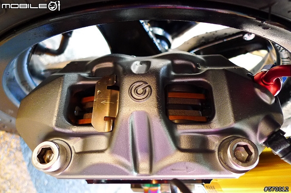 制動--神兵利器--Brembo一體成形輻射卡鉗+FREN TUBO 碳纖維油管