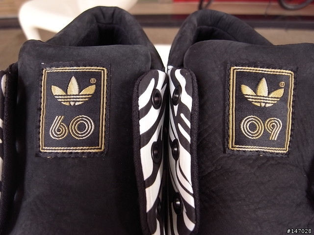 [開箱]adidas ZX 700 BOAT zebra