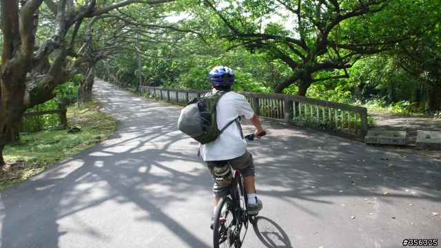 [遊記] 單車基隆東西岸經典行-觀看麗星郵輪進港+基隆燈塔.....