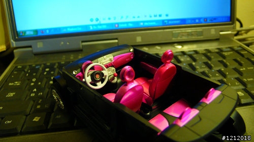 女王一同完成之 New Fiat 500 Barbie custom亮晶晶版