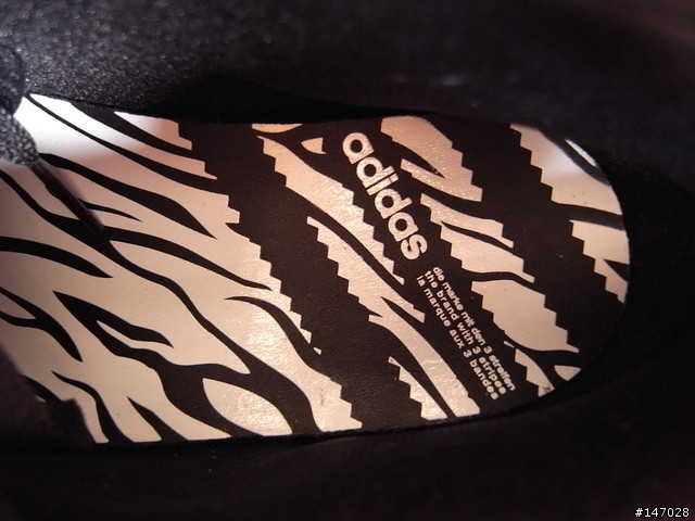 [開箱]adidas ZX 700 BOAT zebra