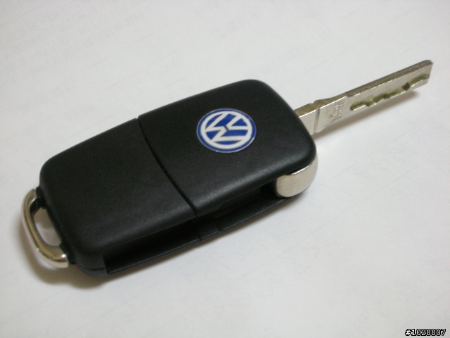 (分享)VW T5 Multivan HL 神奇小桌子