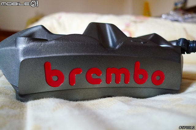 制動--神兵利器--Brembo一體成形輻射卡鉗+FREN TUBO 碳纖維油管