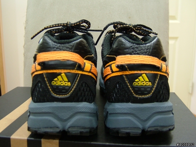 分享：adizero XT 專業越野跑鞋