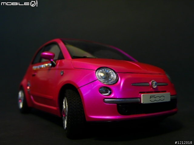 女王一同完成之 New Fiat 500 Barbie custom亮晶晶版