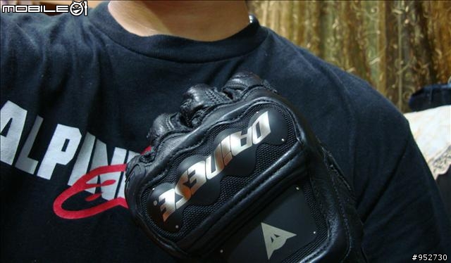 [遲來的開箱] Dainese Piston 短手套