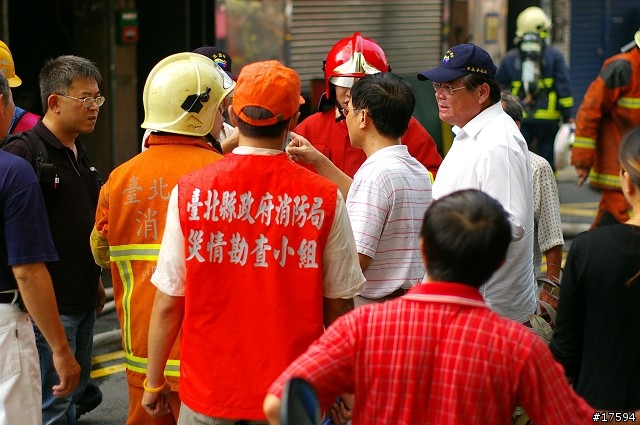 三重大火全紀錄----辛苦的打火弟兄們