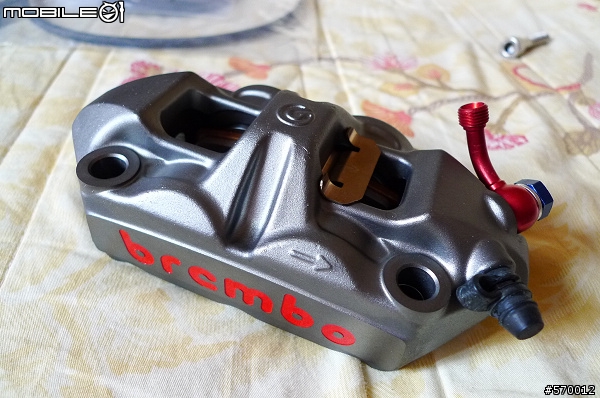 制動--神兵利器--Brembo一體成形輻射卡鉗+FREN TUBO 碳纖維油管
