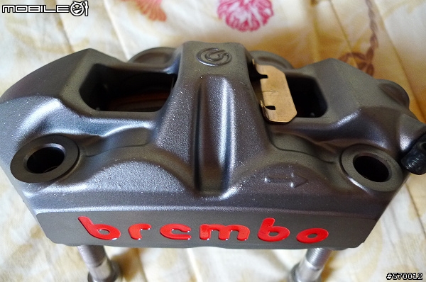 制動--神兵利器--Brembo一體成形輻射卡鉗+FREN TUBO 碳纖維油管
