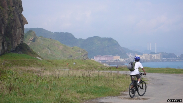 [遊記] 單車基隆東西岸經典行-觀看麗星郵輪進港+基隆燈塔.....