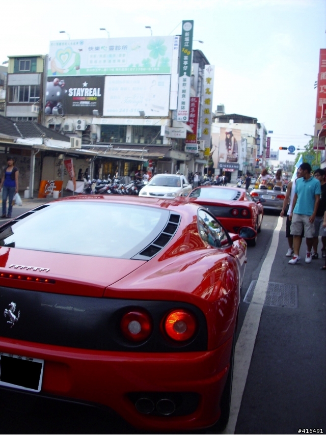 Ferrari 360 x2 帶領這哈雷大軍大鬧高雄新崛江以及中山路