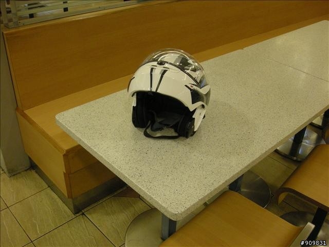 [開箱?] SHOEI? ZEUS? 3000a是誰出的?
