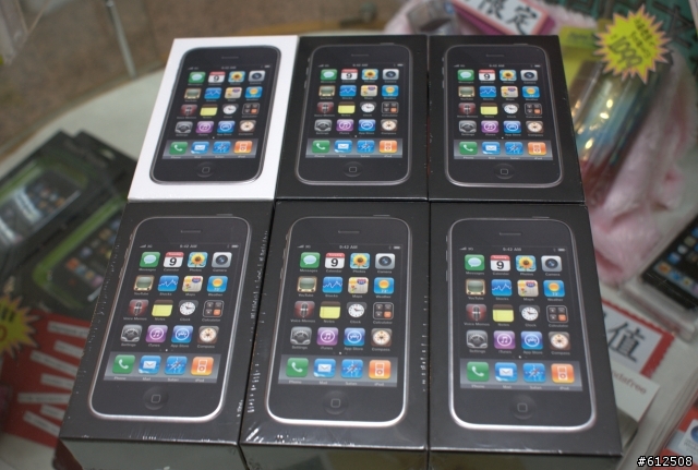 期待已久的iPhone終於到貨了