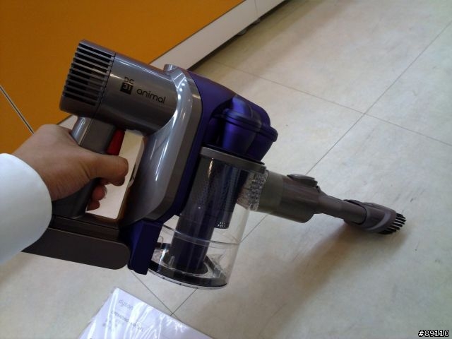 新登場,手提吸塵器界中的小霸王!! DYSON DC31開箱分享