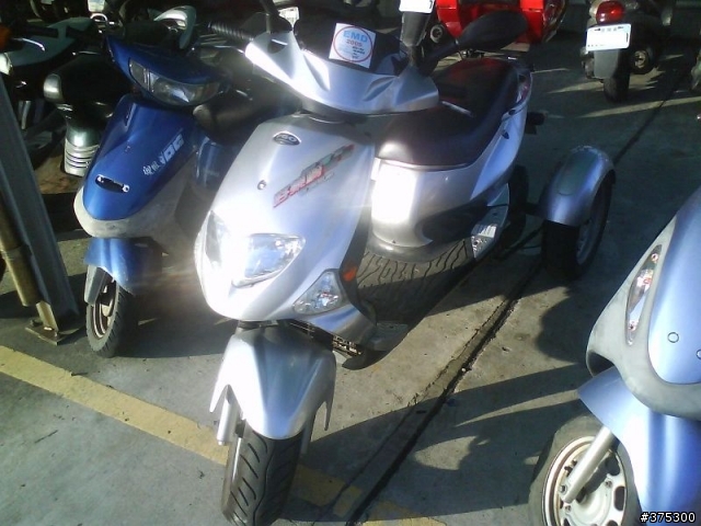 今天在停車場看到的殘障車