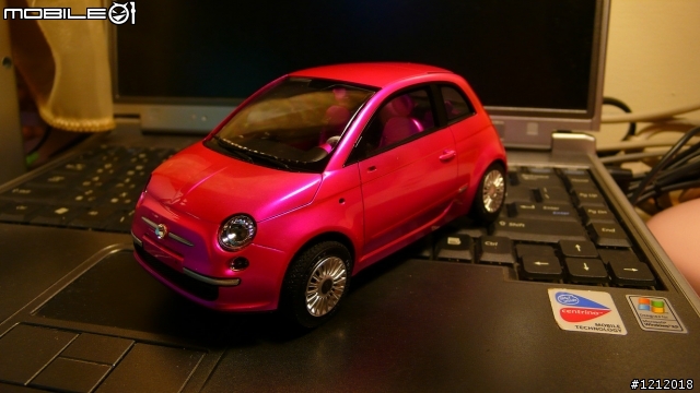 女王一同完成之 New Fiat 500 Barbie custom亮晶晶版
