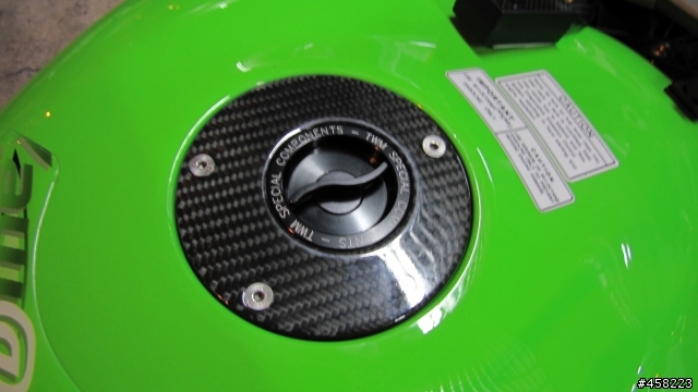 低調開箱~TWM CARBON 快開油箱蓋