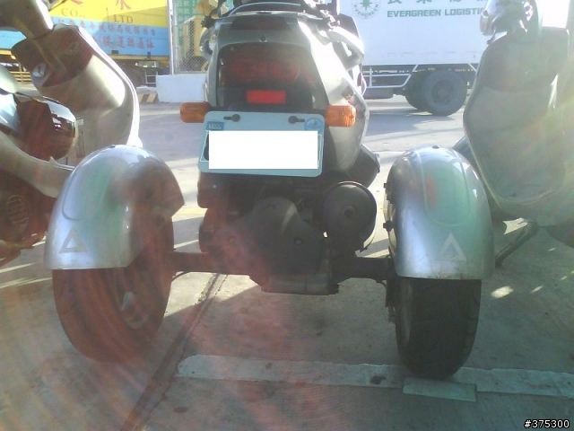 今天在停車場看到的殘障車