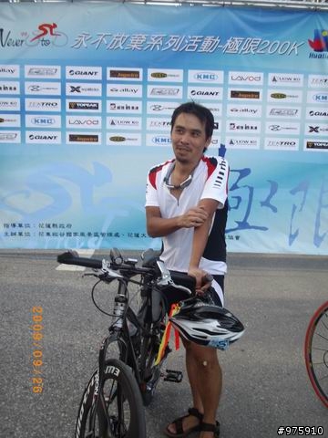 TO不知名的帥哥----200K終點照片---FROM面罩登山女