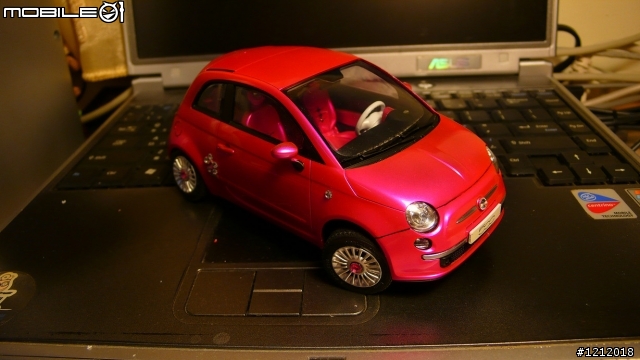 女王一同完成之 New Fiat 500 Barbie custom亮晶晶版
