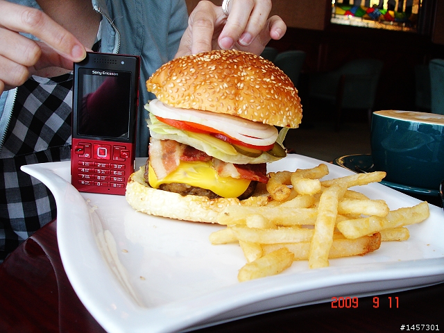 高雄福華飯店 七賢吧 起士牛肉漢堡餐
