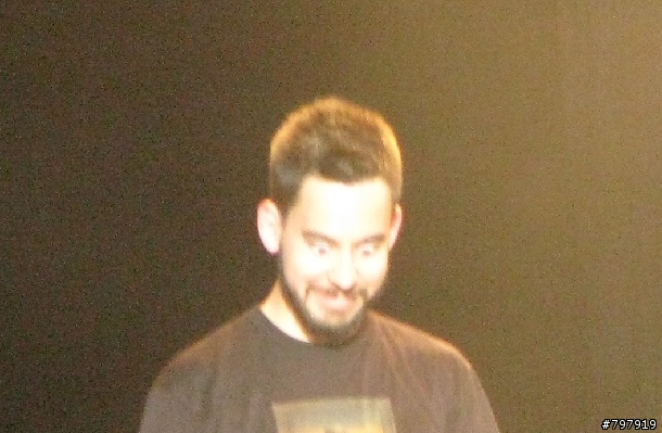 Linkin Park主唱眼睛凸出來??