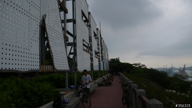 [遊記] 單車基隆東西岸經典行-觀看麗星郵輪進港+基隆燈塔.....