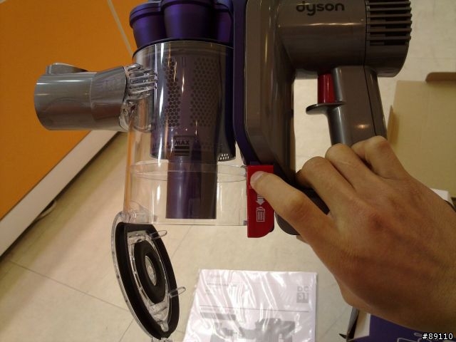 新登場,手提吸塵器界中的小霸王!! DYSON DC31開箱分享