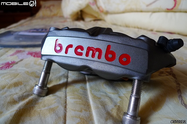 制動--神兵利器--Brembo一體成形輻射卡鉗+FREN TUBO 碳纖維油管