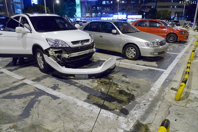 (更新9/1又有人撞上)光華商場停車請小心愛車殺手