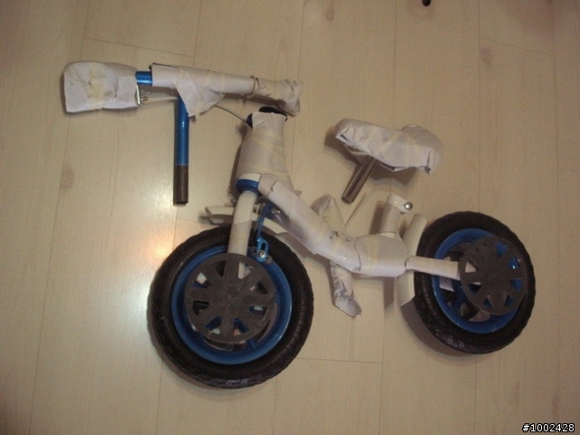 WeeRide袋鼠椅公司 2010年式 PushBike(學騎車)開箱,未完待續