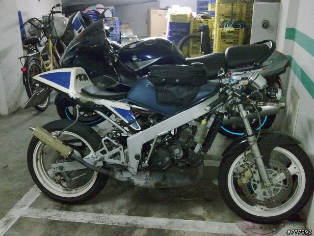 想問問這台是哪家的車~~~~