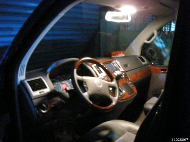 (分享)VW T5 Multivan HL 神奇小桌子