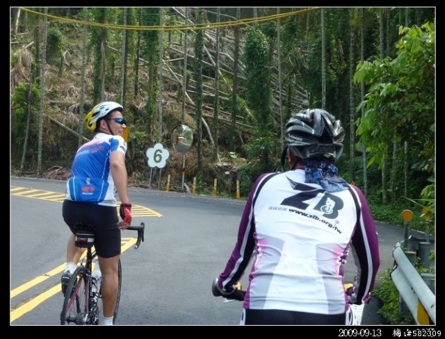 [分享]2009/9/13 梅山36彎 (黑白拍)