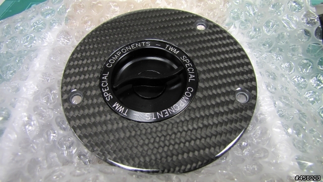 低調開箱~TWM CARBON 快開油箱蓋