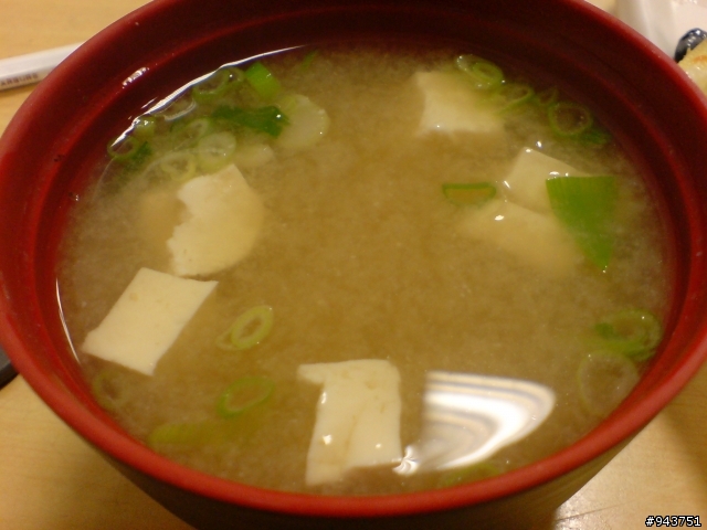 [高雄]平價又炫目之小春日本料理~海膽鐵火丼&鮭魚親子丼