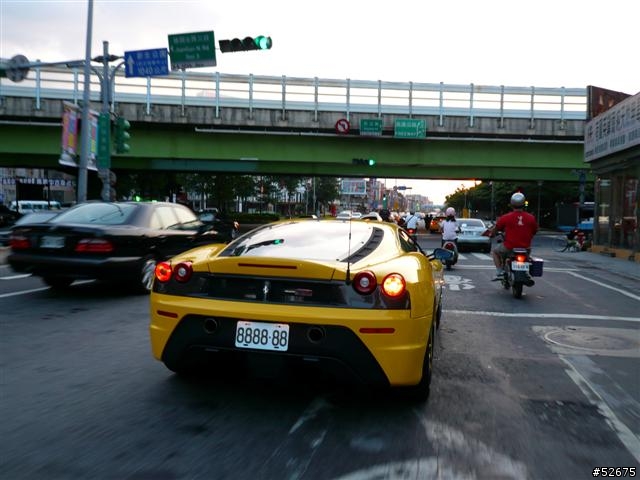 鮮黃色法拉利 F430 SCUDERIA