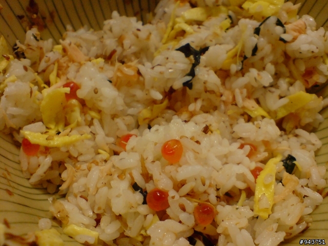 [高雄]平價又炫目之小春日本料理~海膽鐵火丼&鮭魚親子丼