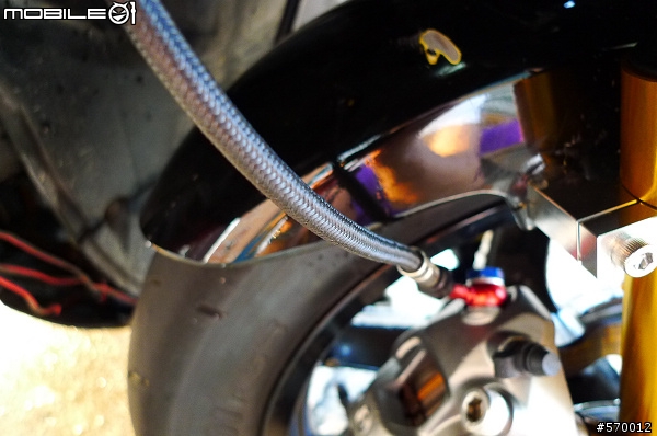 制動--神兵利器--Brembo一體成形輻射卡鉗+FREN TUBO 碳纖維油管