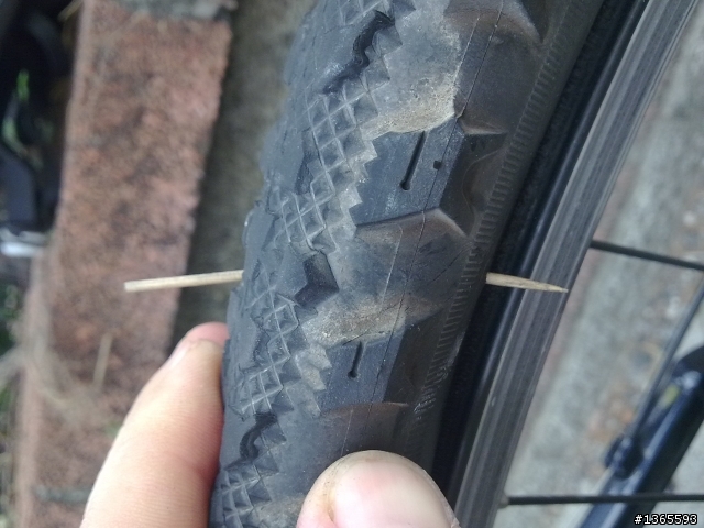 不要小看路旁的小牙籤!爆胎!~~~