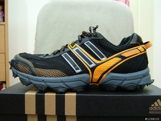 分享：adizero XT 專業越野跑鞋