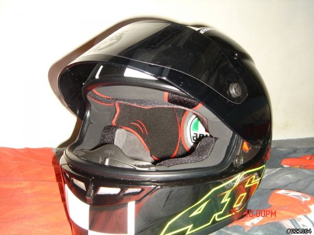 [純開箱文]AGV GP-TECH ROSSI 8次世界冠軍 冠軍帽入手