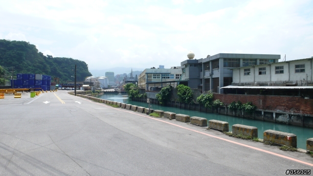 [遊記] 單車基隆東西岸經典行-觀看麗星郵輪進港+基隆燈塔.....