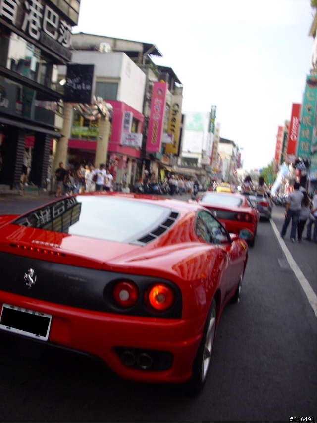Ferrari 360 x2 帶領這哈雷大軍大鬧高雄新崛江以及中山路