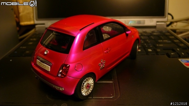 女王一同完成之 New Fiat 500 Barbie custom亮晶晶版