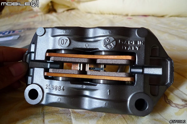 制動--神兵利器--Brembo一體成形輻射卡鉗+FREN TUBO 碳纖維油管