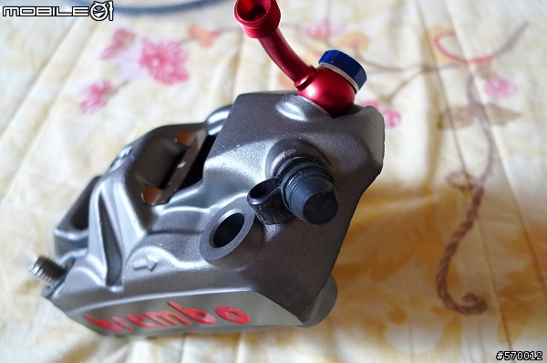 制動--神兵利器--Brembo一體成形輻射卡鉗+FREN TUBO 碳纖維油管